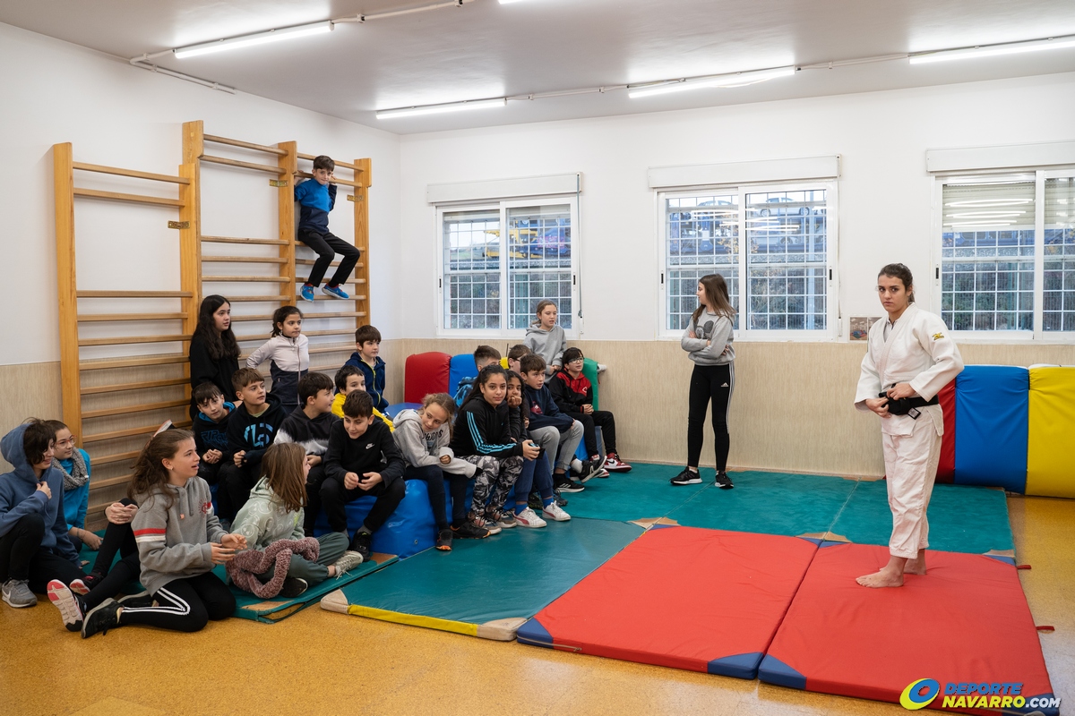 Ariane Toro - charla en la ikastola Sanduzelai de Pamplona 17-12-22
